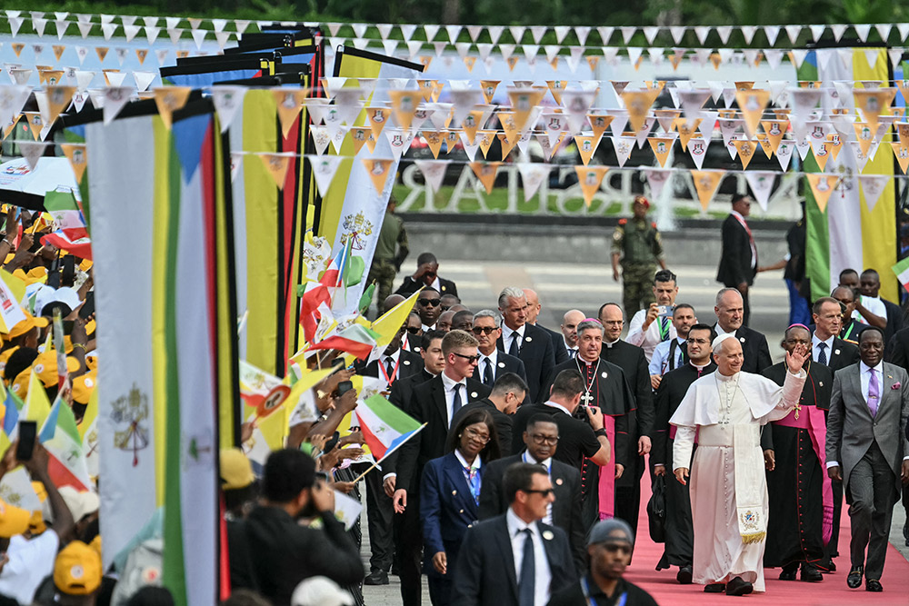 Papa León XIV concluye ajetreada gira por África