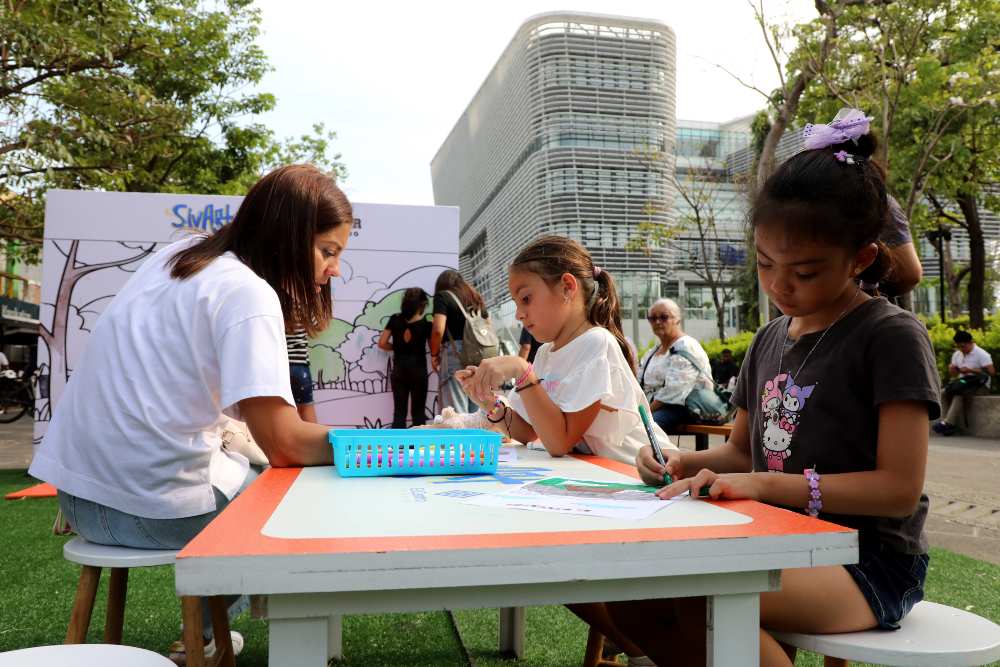 Visitantes disfrutan del SivArt Family Fest en el Centro Histórico