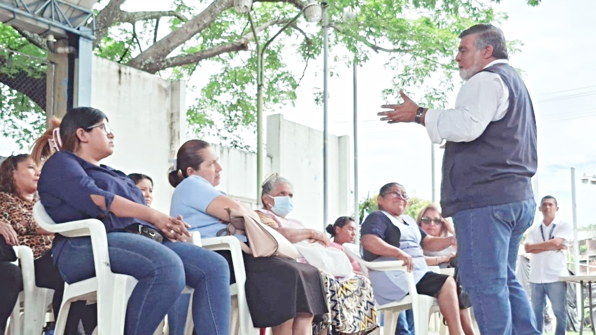 Alcaldía dialoga con los vendedores de alrededor de la plaza San Jacinto