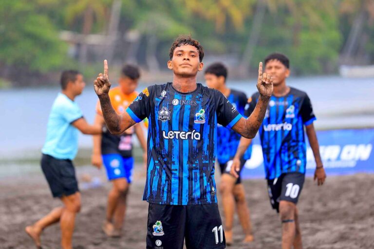 Asaltos en la cima de fútbol playa