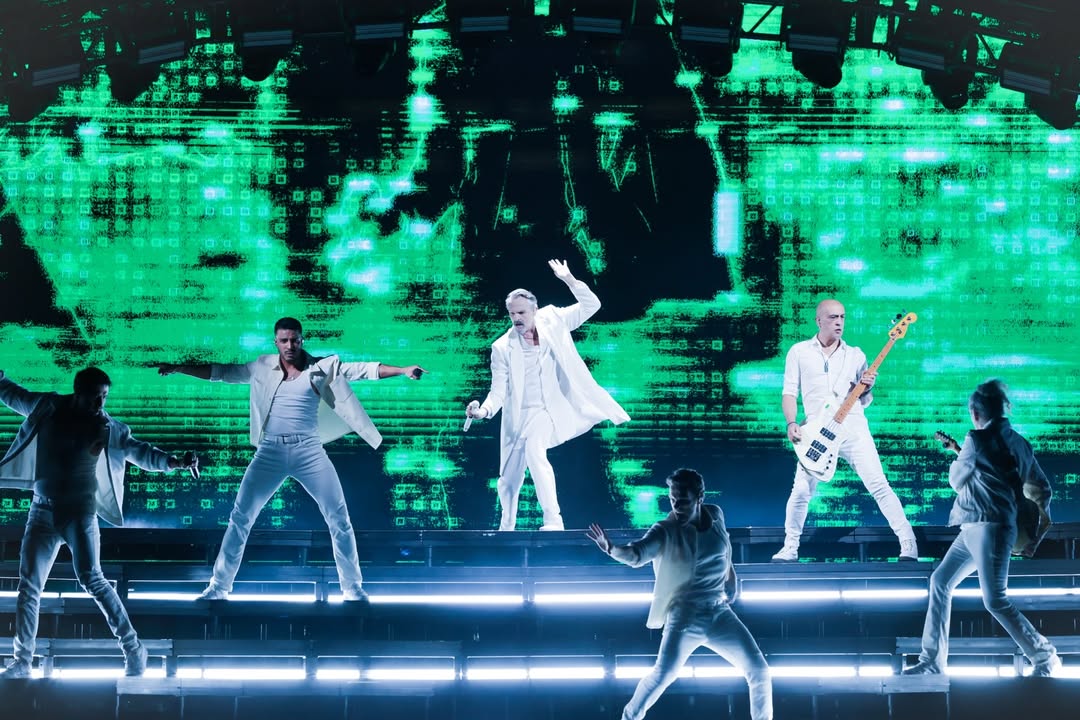 Miguel Bosé cambia de escenario: el concierto ahora será en el Gimnasio Nacional