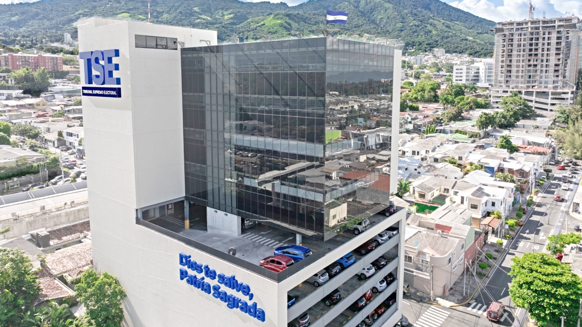 Asamblea aprueba que salvadoreños en exterior elijan a sus propios diputados