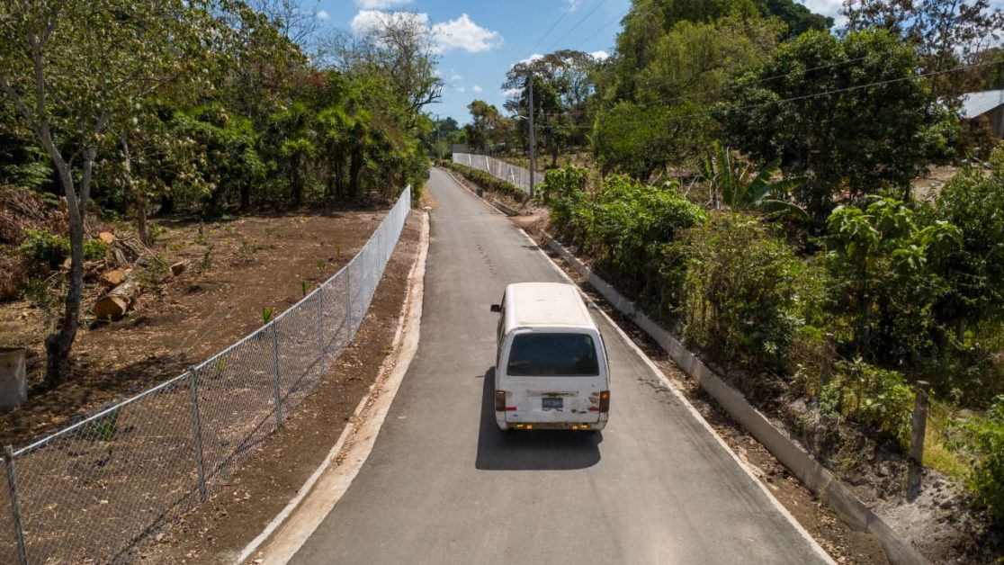 Obras Municipales pavimenta calles de tierra en San Sebastián Salitrillo, Santa Ana