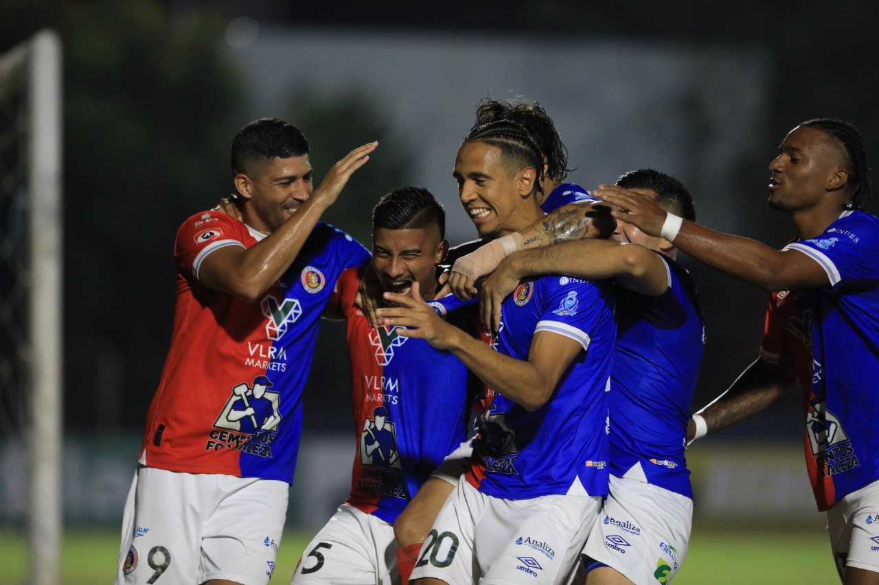El tigre recupera su mordida y tritura a Limeño
