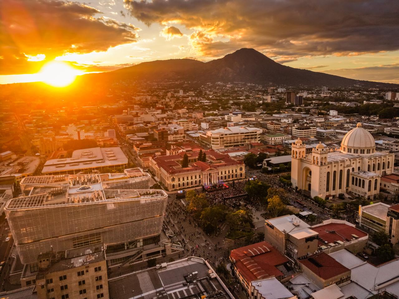 156,000 visitantes internacionales llegan a El Salvador durante vacación de Semana Santa