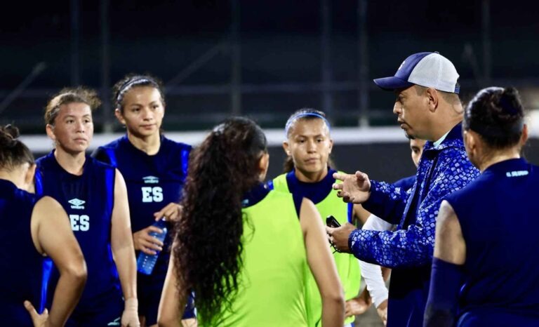 Selecta playera femenina, lista para defender su título en El Salvador Beach Soccer Cup 2026
