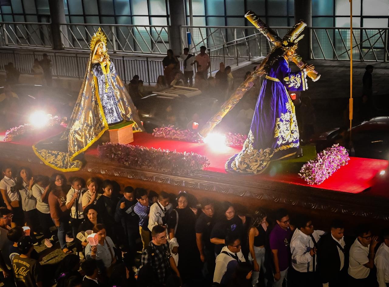 La iglesia El Calvario llevó a cabo la procesión de los Consagrados en el Centro Histórico