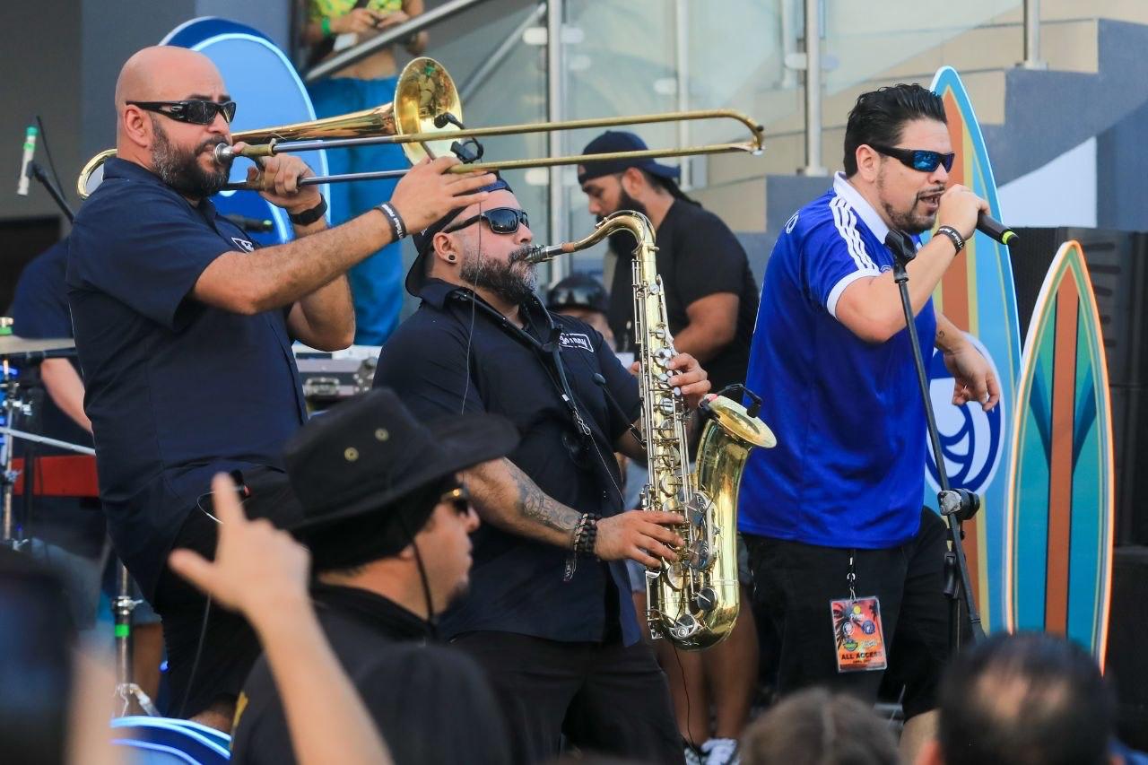 El ska se apoderó de Sunset Park con Adhesivo y Los Rabanes