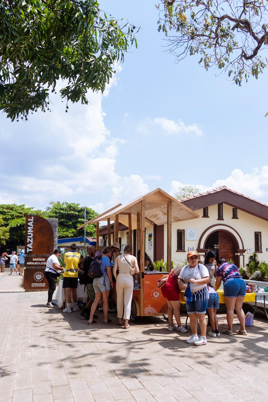 Turistas visitan sitios arqueológicos de la zona Occidental en Semana Santa
