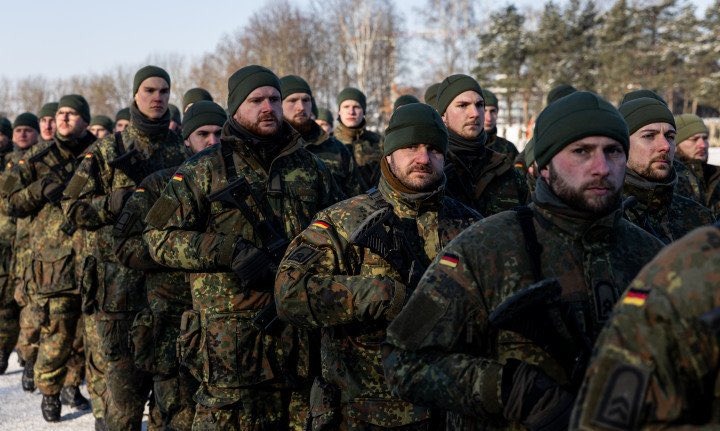 Hombres alemanes entre 17 y 45 años no pueden salir de su país por más de tres meses sin permiso