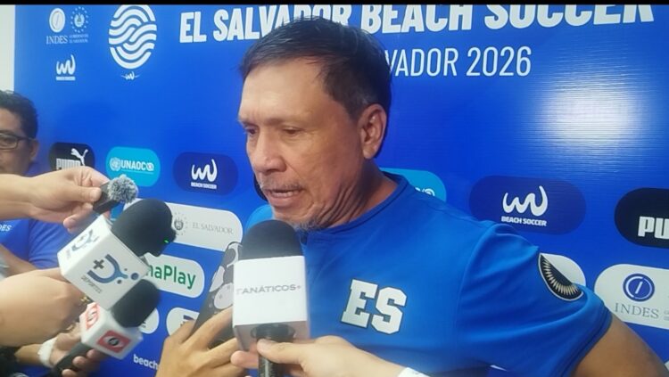 Rudis Gallo, técnico de la Selección de playa. Foto: Santiago Leiva.