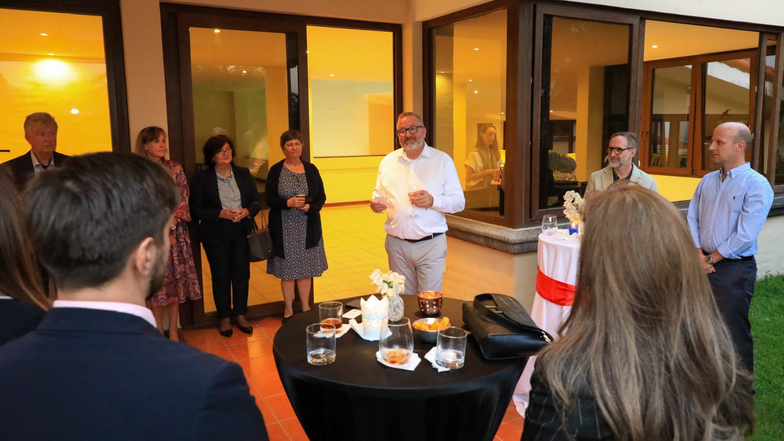 Delegación alemana visita El Salvador para impulsar programa de formación laboral dual para jóvenes salvadoreños