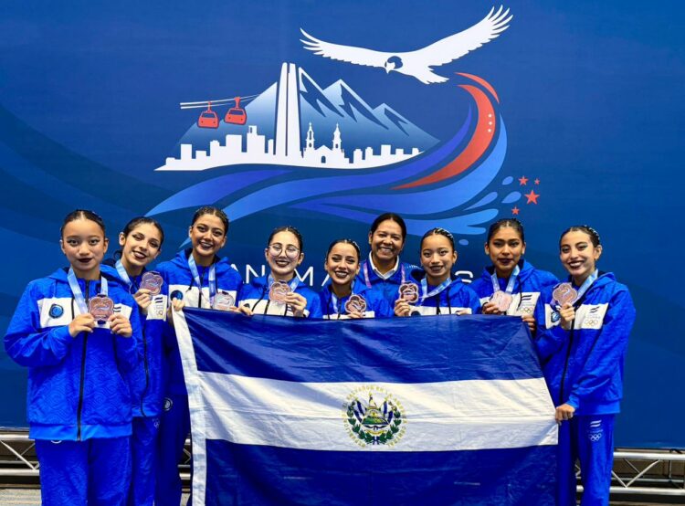 Las integrantes del equipo de natación artística, se lucieron en el evento panamericano realizado en Santiago de Chile. Fotos/ Indes