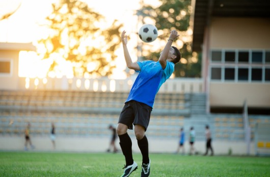 Jóvenes futbolistas sudamericanos estafados y abandonados en España