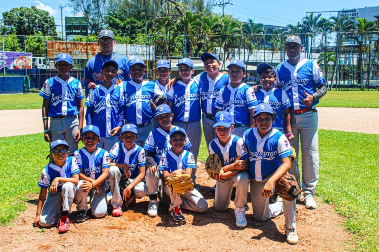 Soyapango derrotó 23-9 a la Academia Nino Bengoa, en la categoría A (11-12 años). Fotos/ Fedebéis