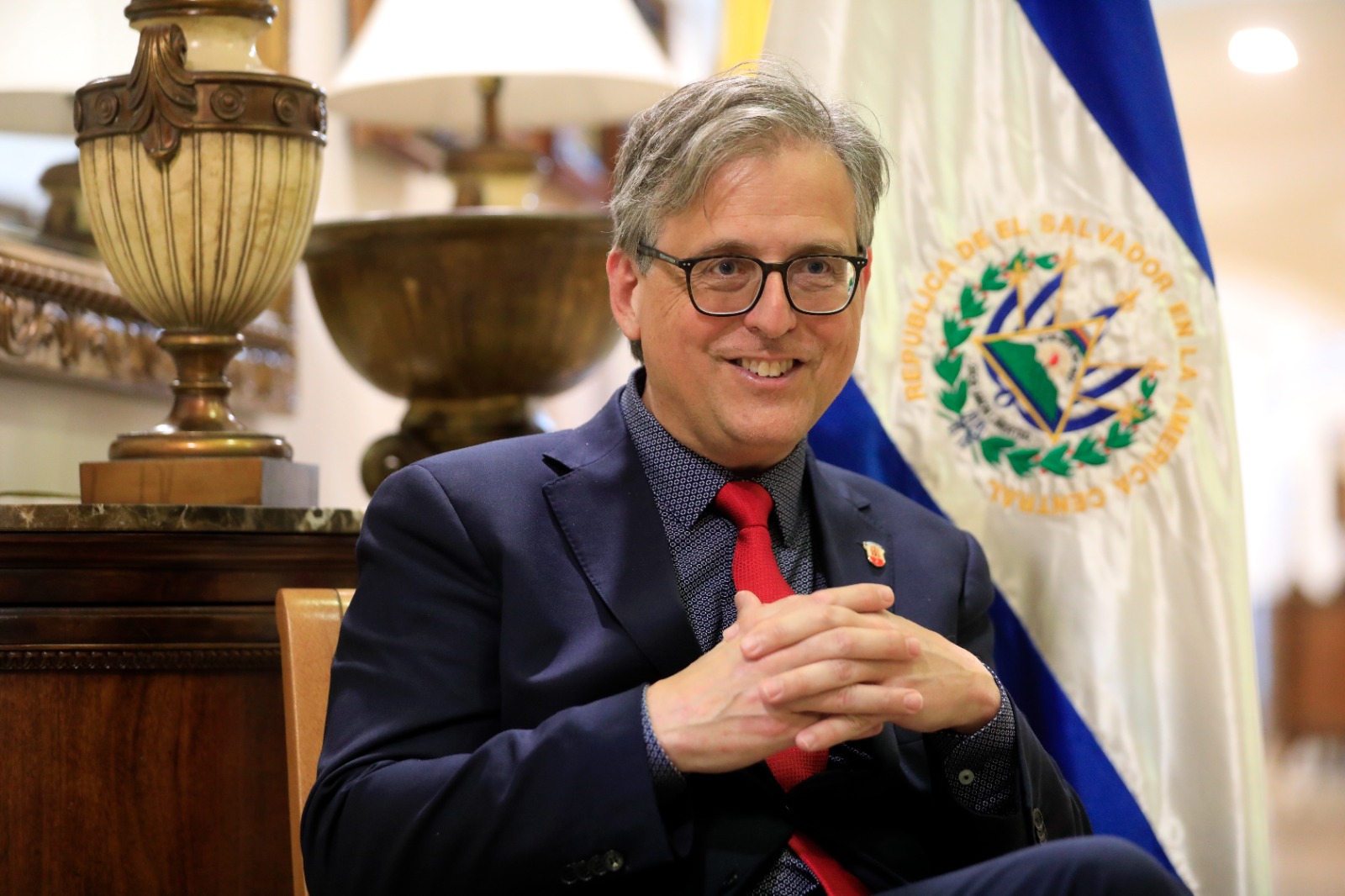 Gibraltar busca aprender del modelo salvadoreño de regulación de activos digitales