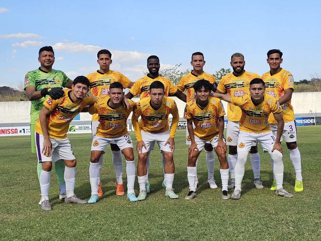 Una pluma de esperanza: Platense consiguió un angustioso empate en el Correcaminos