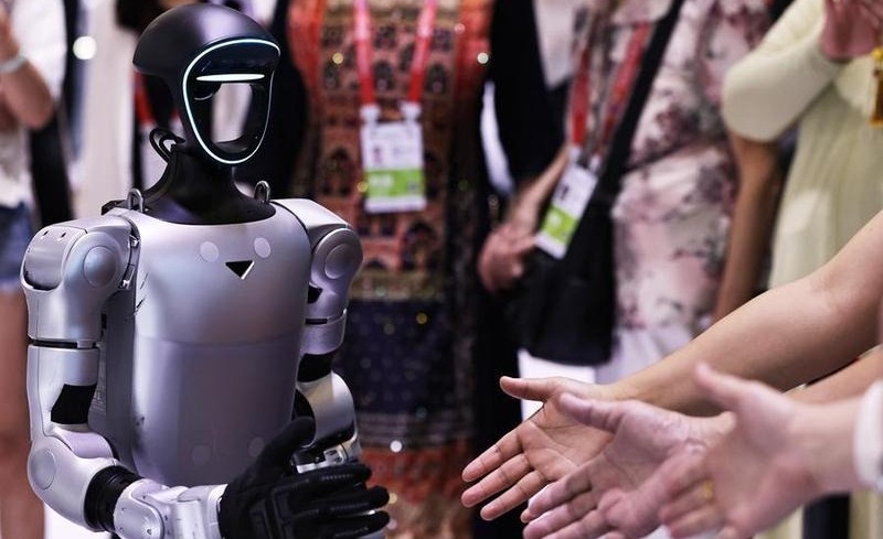 Robot humanoide bate récord mundial humano de 1,500 metros en clasificación del medio maratón de robots de Beijing