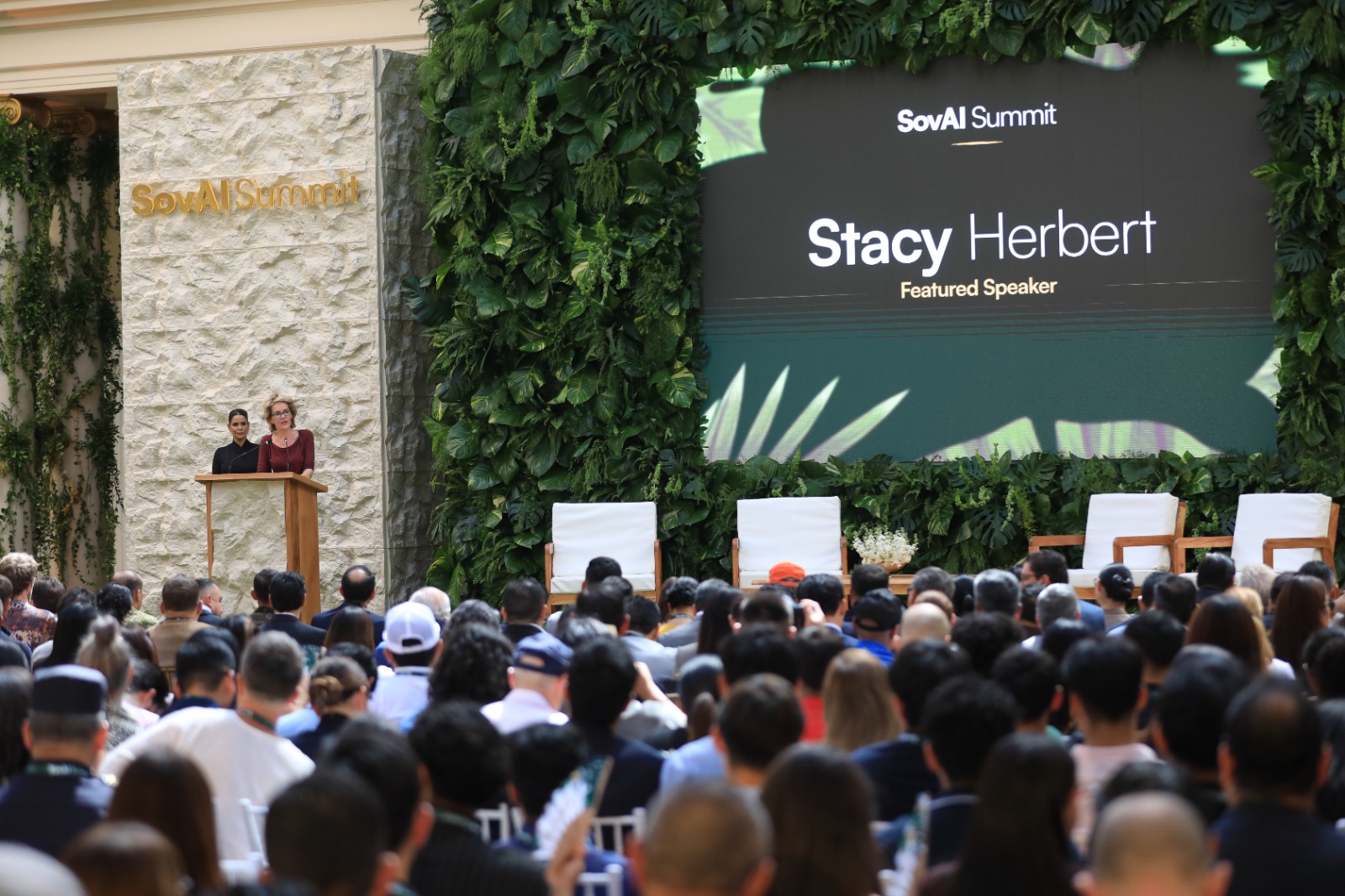 El Salvador se posiciona como pionero en inteligencia artificial soberana en la SovAI Summit