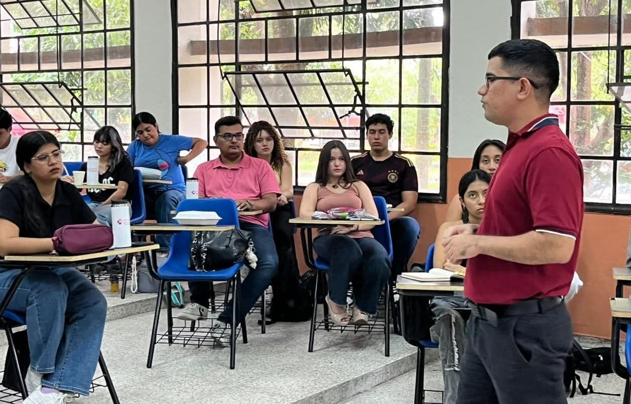 UES imparte el diplomado en Ciudadanía y Liderazgo