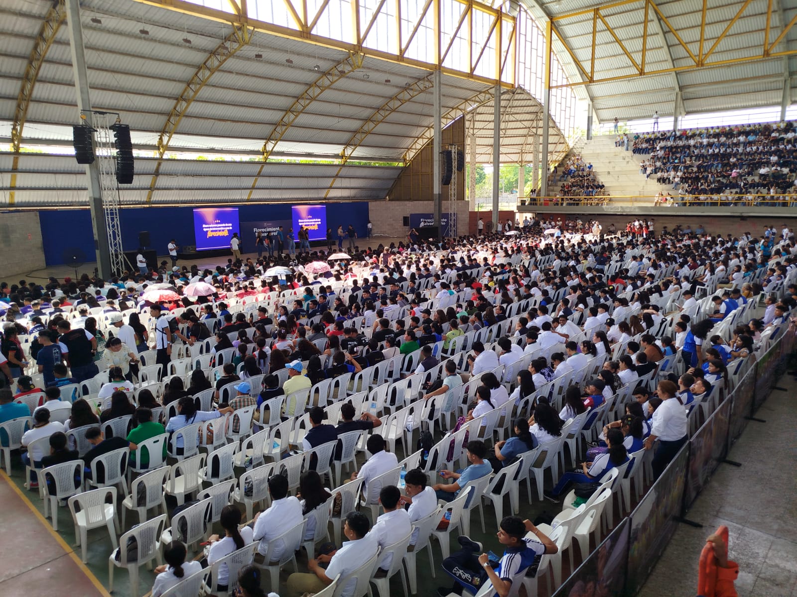 Estudiantes de bachillerato conocen oferta académica en la zona oriental