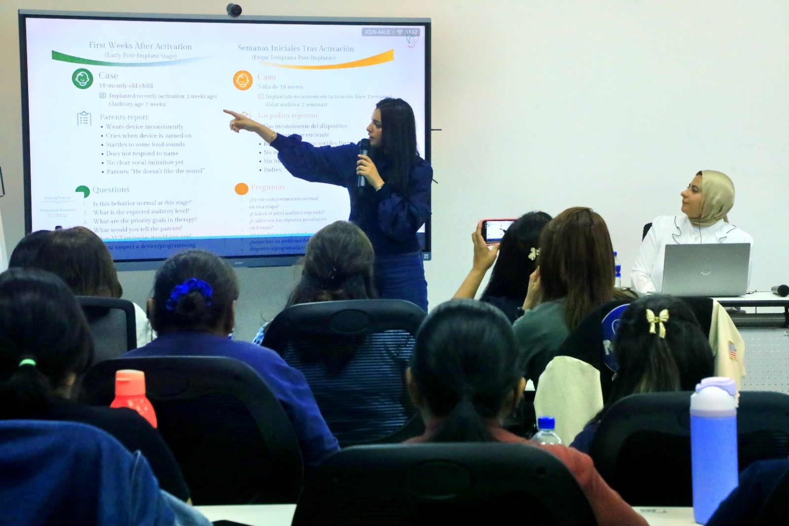 Equipo de Marruecos comparte experiencia en educación de niños sordos