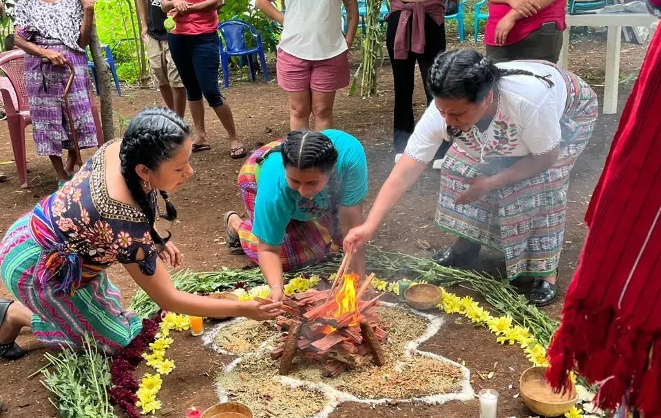 Mujeres Indígenas de Sonsonate reciben formación en gestión y protección del medioambiente