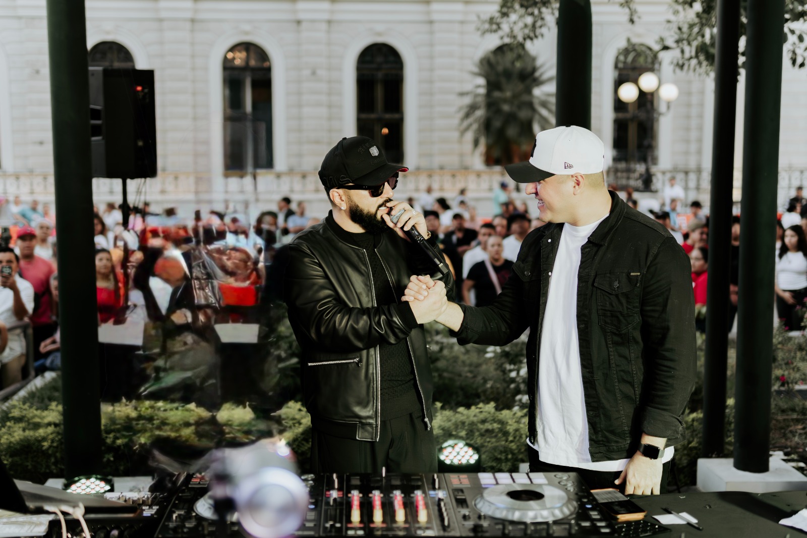 DJ salvadoreño de fiesta con Alex Sensation, Arcángel, Wisin y otros grandes artistas