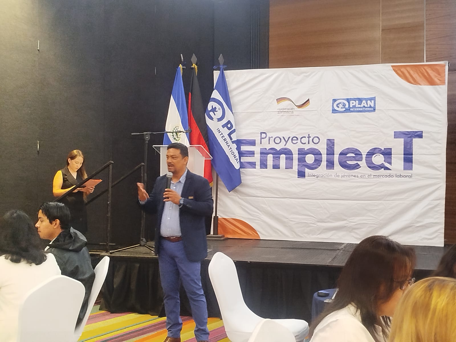 Más de 400 jóvenes obtuvieron oportunidades de empleo formal y formación