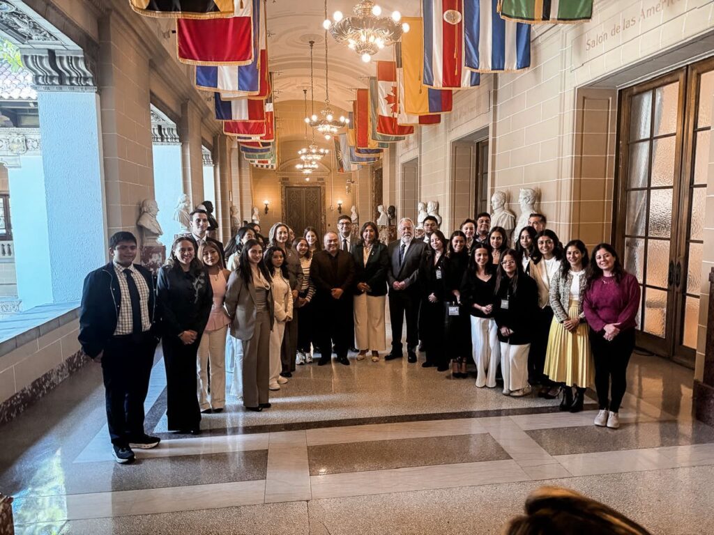Jóvenes salvadoreños participan en programa de liderazgo de la OEA
