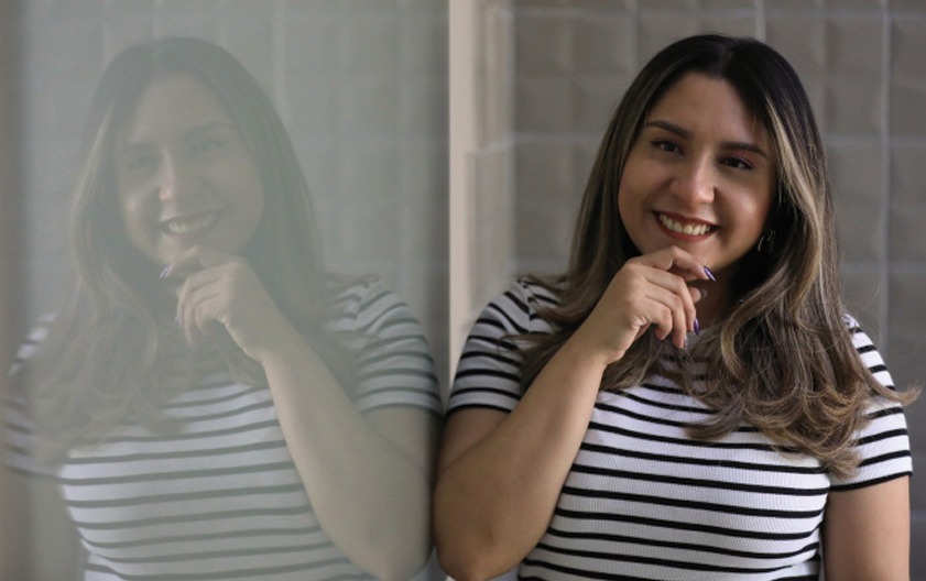 Exbecaria de la Fundación Gloria Kriete retribuye a la niñez el apoyo que cambió su vida