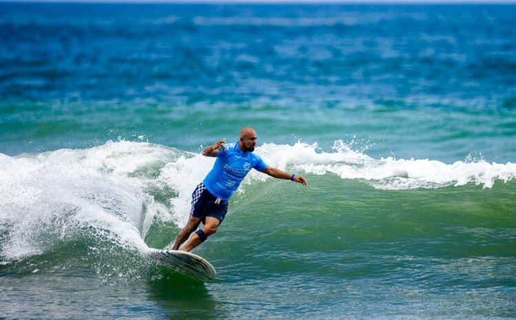 El surfista Amado de Jesús Alvarado, es uno de los clasificados para los Juegos Santo Domingo 2026. Fotos/ Archivo DES