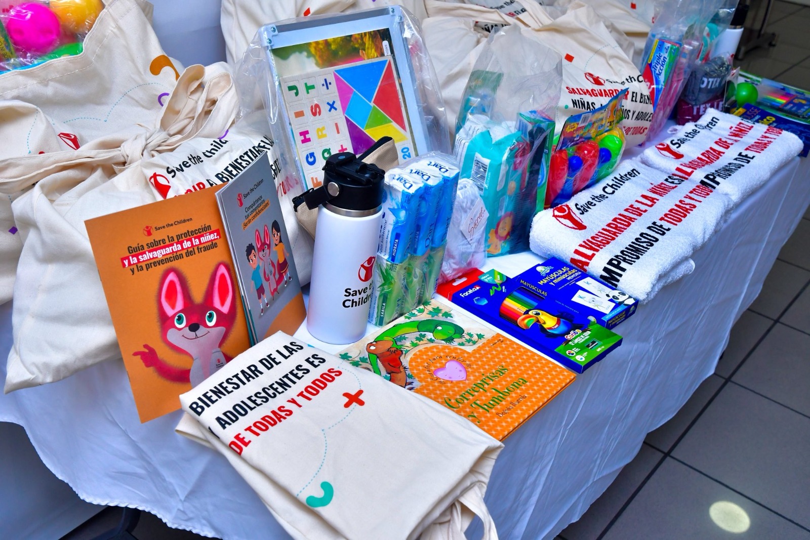 Save The Children entrega donativo al Conapina para familias migrantes retornadas