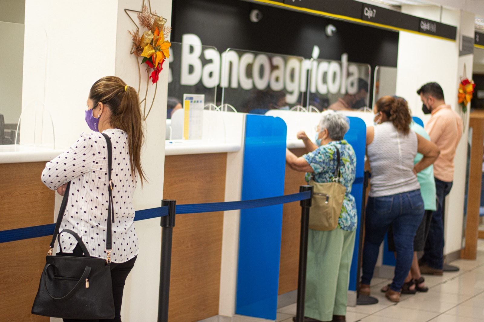 Depósitos bancarios en El Salvador crecieron 16.8 % a febrero y superan los $22,600 millones