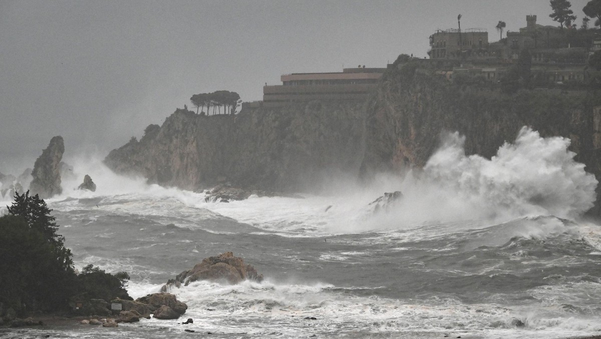 Tormenta violenta en Grecia deja un muerto