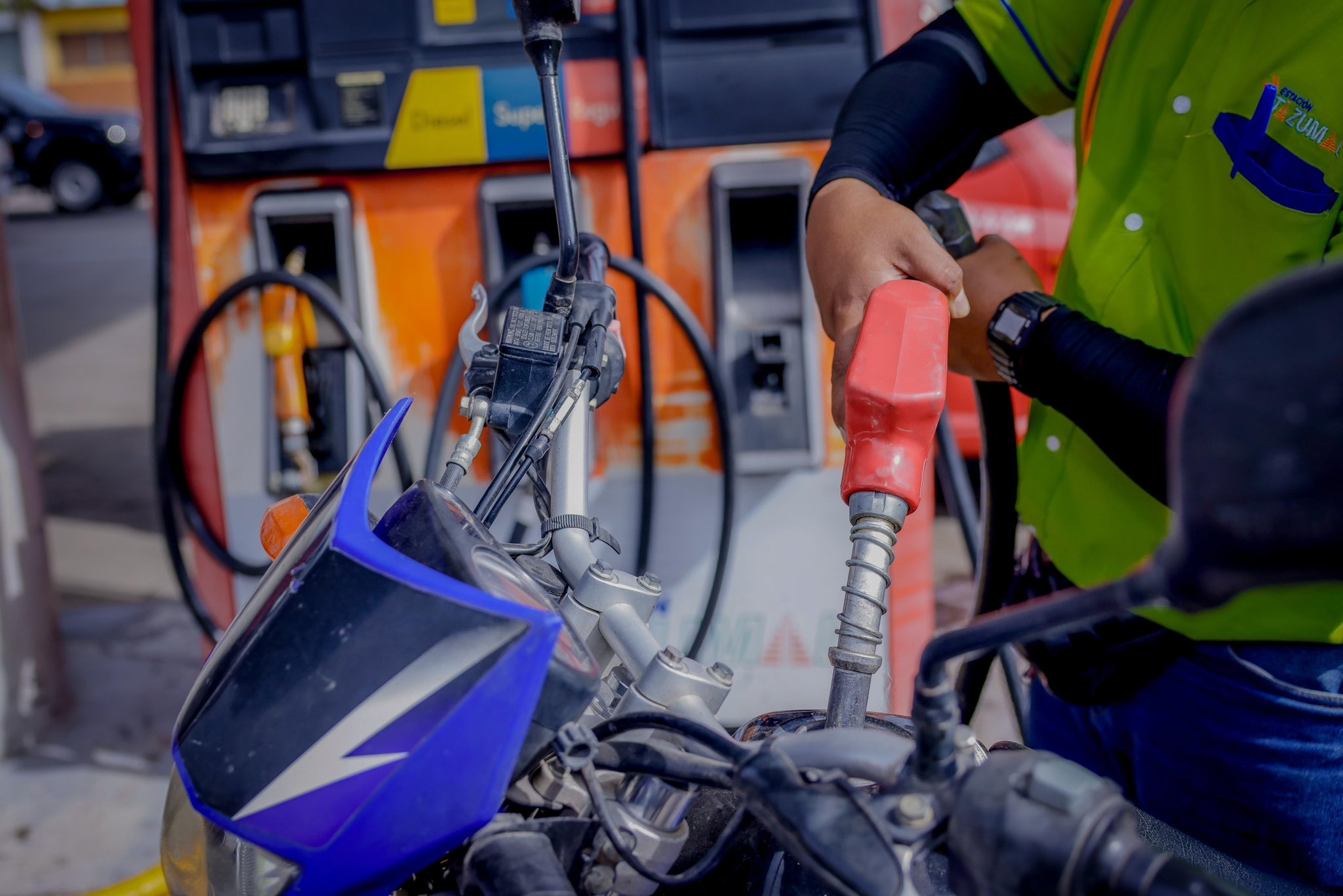 El Salvador mantiene los precios de combustibles más bajos de la región