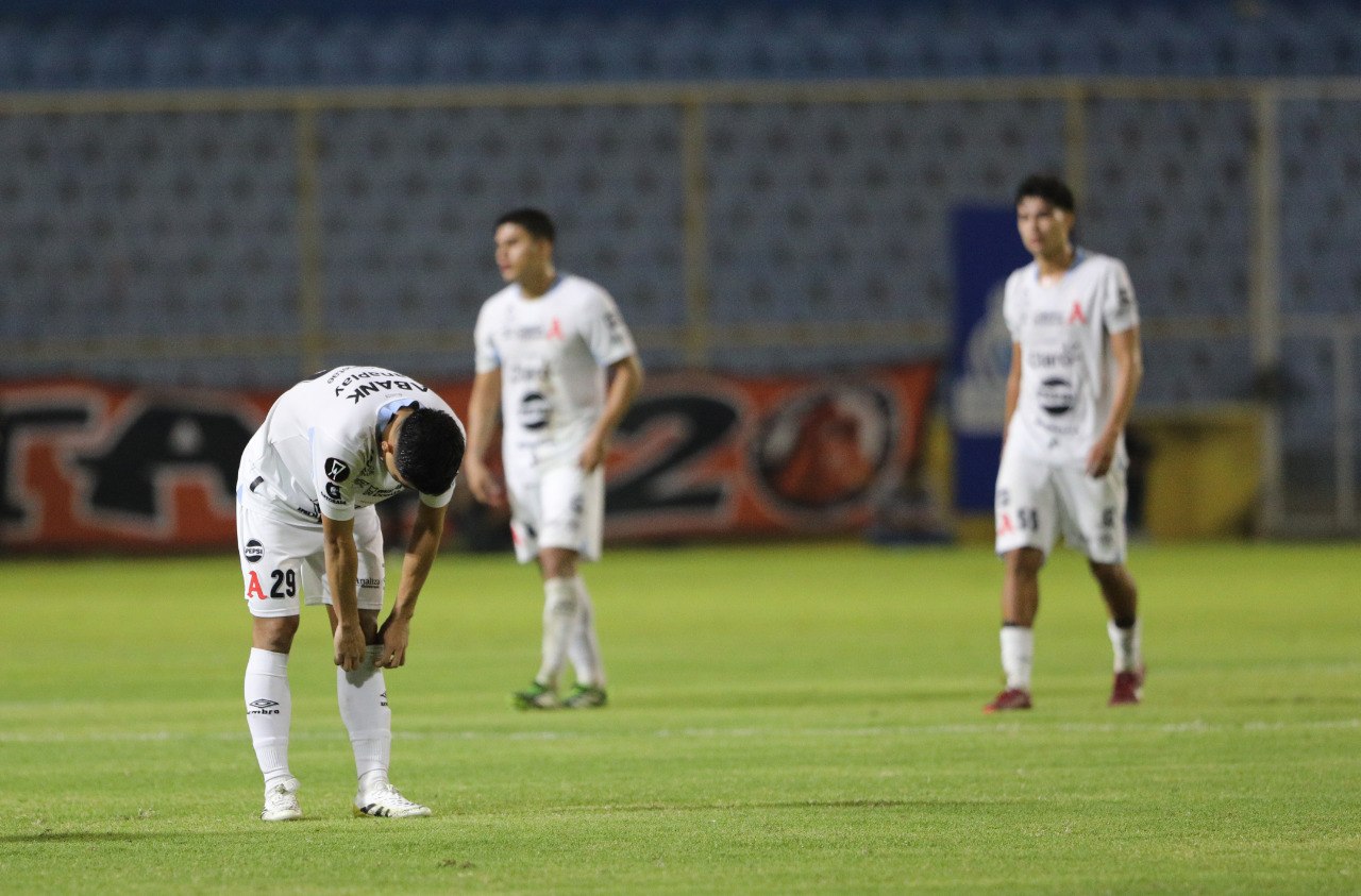 «Pedimos disculpas a la afición porque están viniendo y nosotros no respondemos en la cancha», Cabrita Portillo, de Alianza