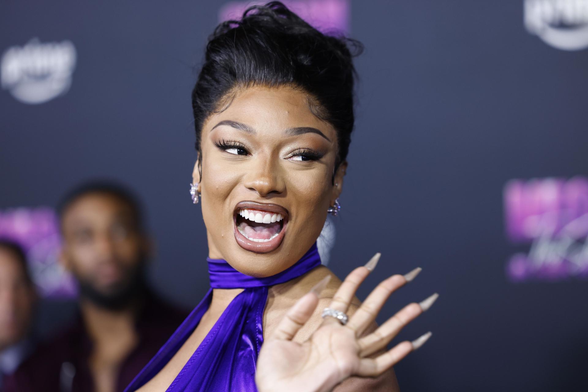 Rapera Megan Thee Stallion cae enferma durante presentación en Broadway