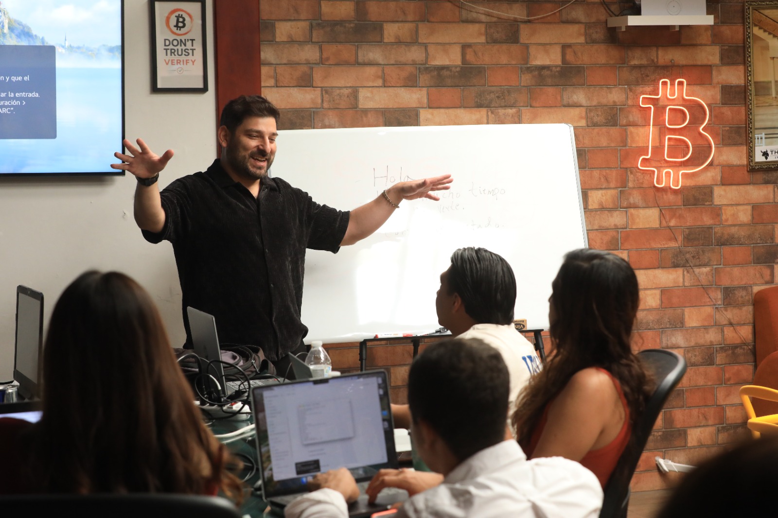 ANIA impulsa academia de cine con inteligencia artificial en El Salvador