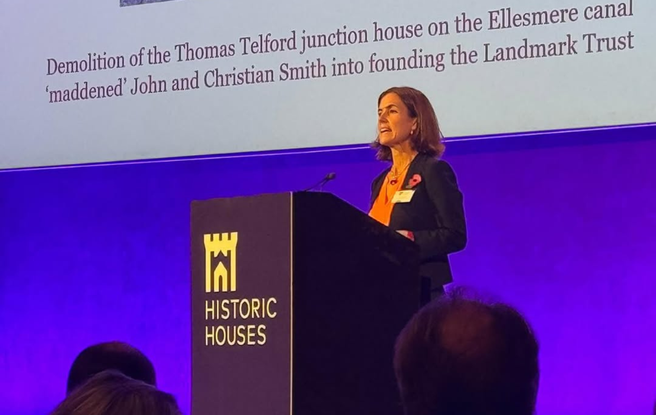 El Palacio de Buckingham designa a la biógrafa oficial de la reina Isabel II