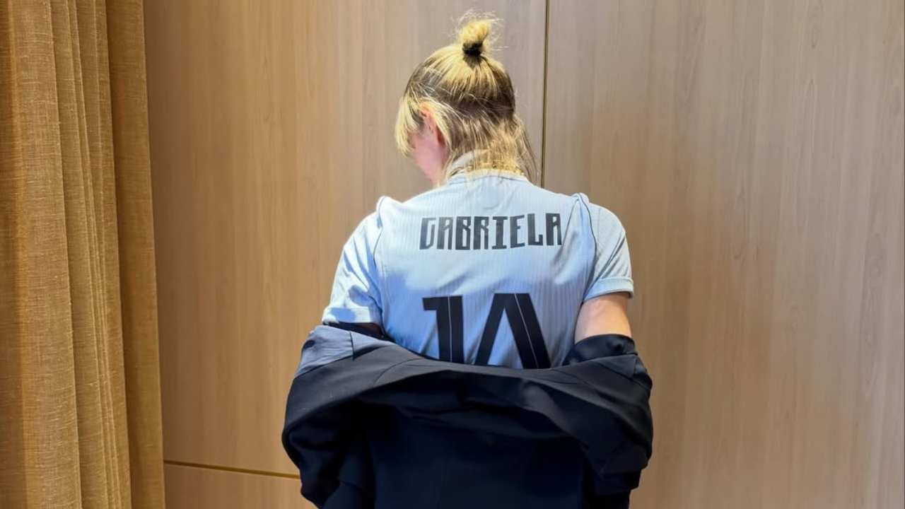 Uruguay vestirá en el Mundial de fútbol diseños de Gabriela Hearst