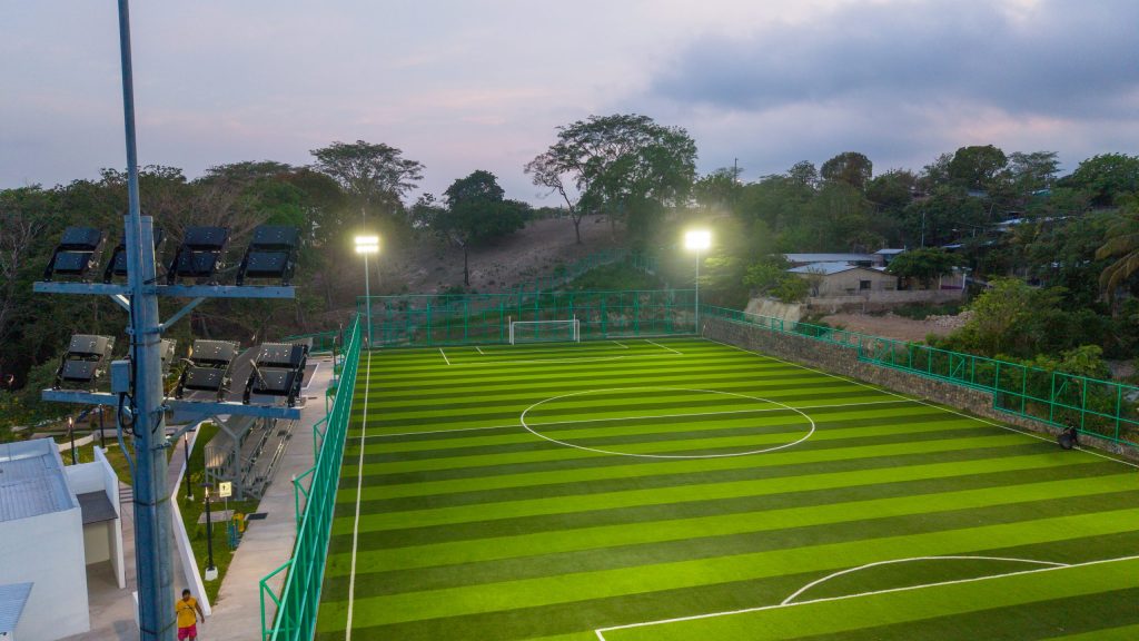 El Gobierno inaugura un complejo deportivo en San Juan Talpa, La Paz