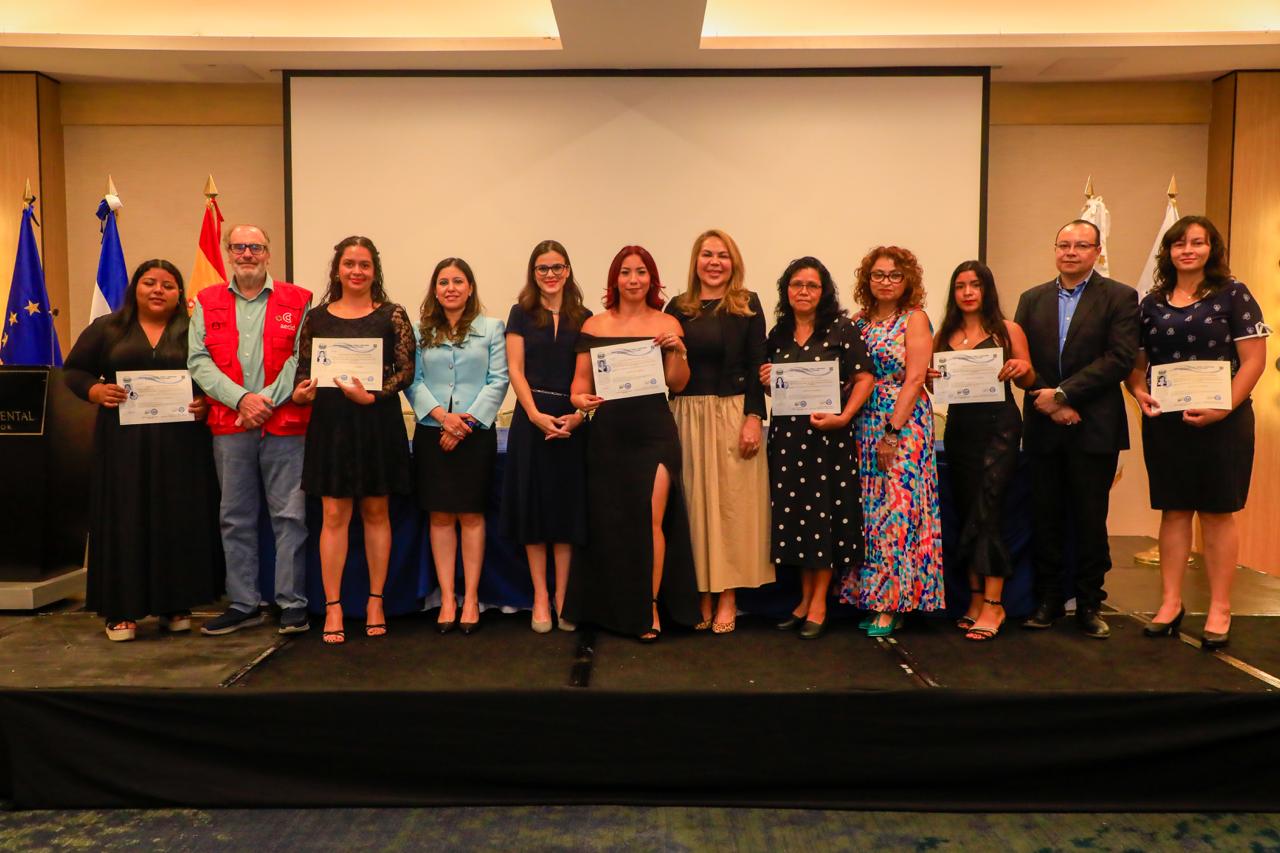 El Isdemu gradúa a 162 mujeres bajo modalidades educativas