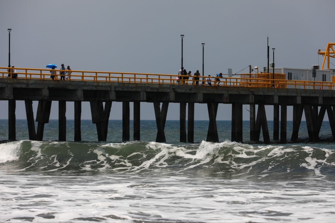 Medio Ambiente advierte oleaje más rápido y alto en la costa salvadoreña