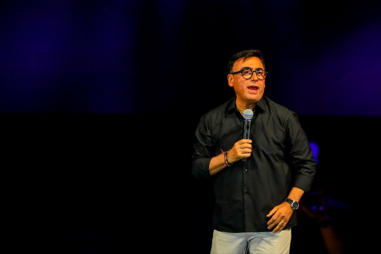 Adal Ramones dibujó una sonrisa en El Salvador