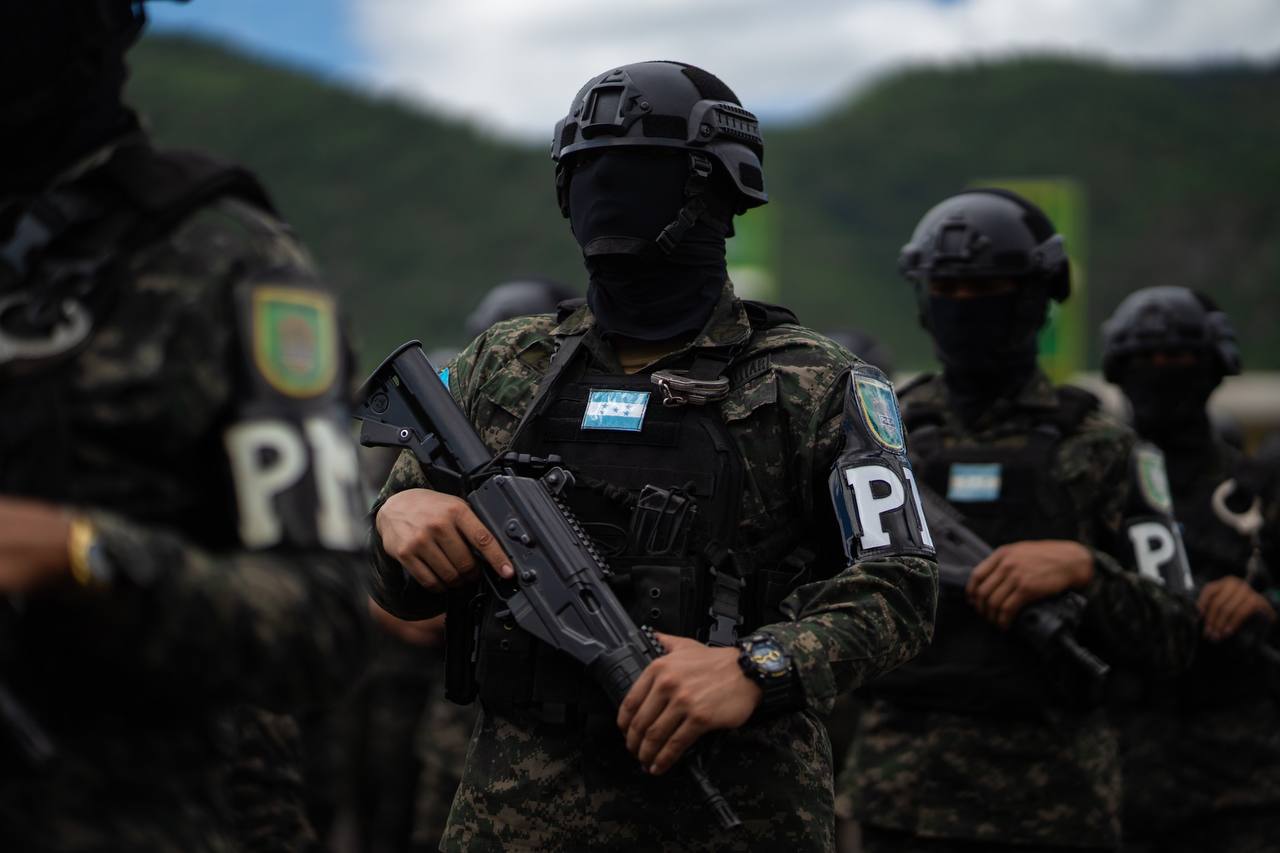 Honduras desmantela cuestionada célula policial a carga de lucha antipandillas