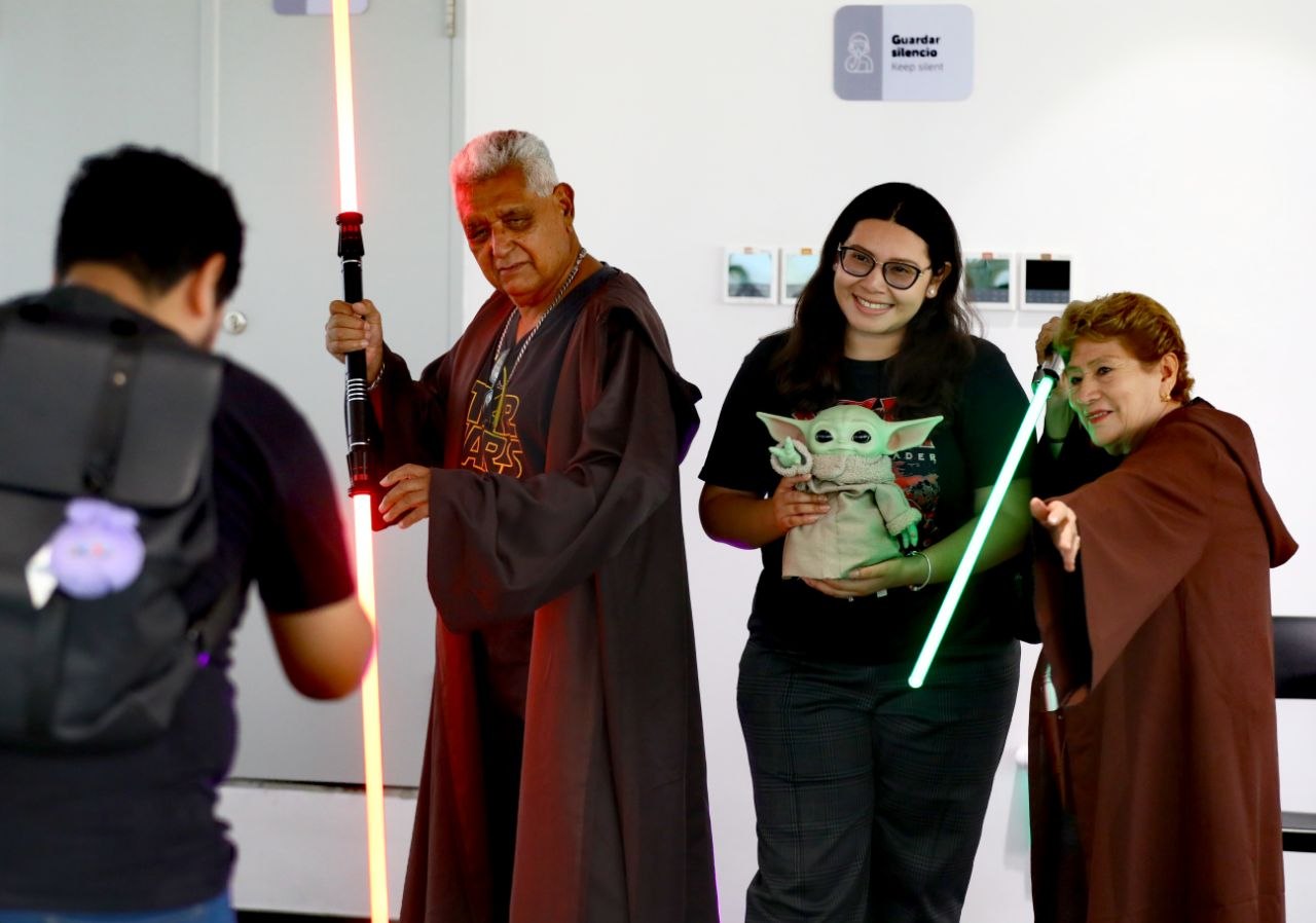 La fuerza del amor: parejas salvadoreñas unidas por Star Wars