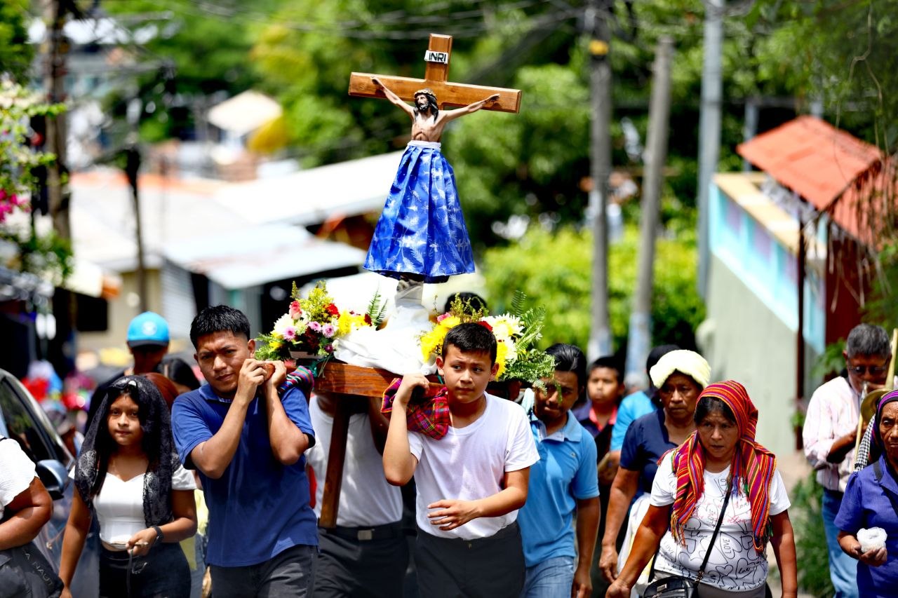 Panchimalco celebra el Día de la Cruz con fe, color y tradición