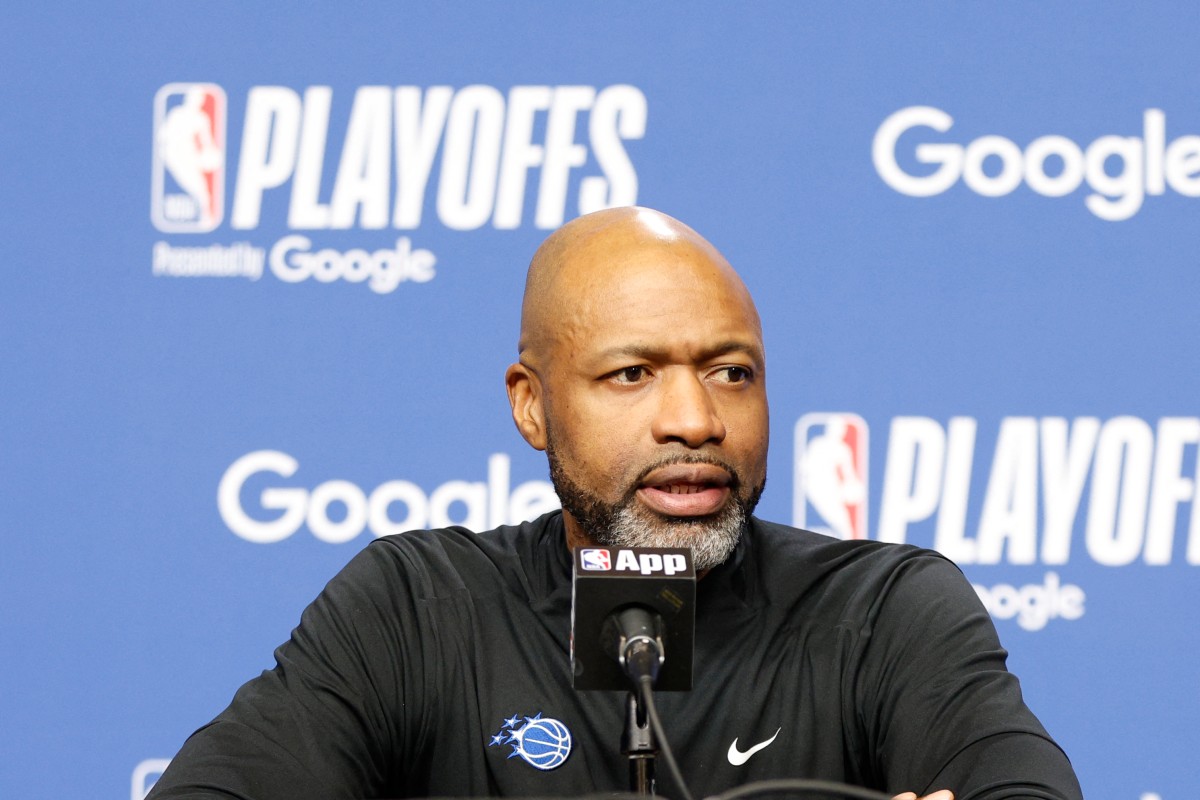 Los Magic despiden a su entrenador tras eliminación en playoffs de la NBA
