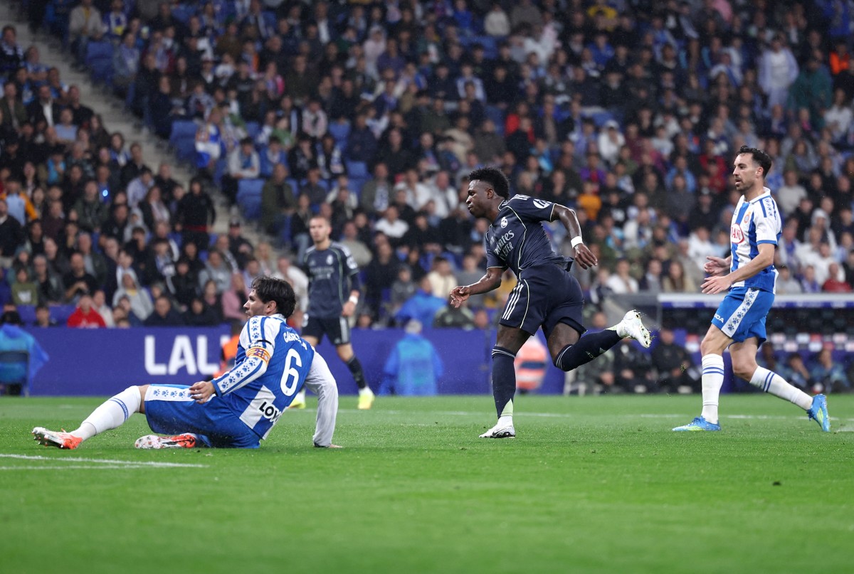 El Real Madrid gana 2-0 al Espanyol y aplaza el título liguero del Barcelona